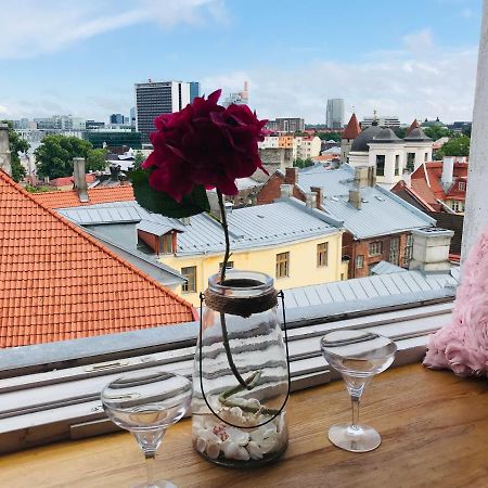 Cozy Oldtown Studio With Magnific City View Tallinn Exterior photo