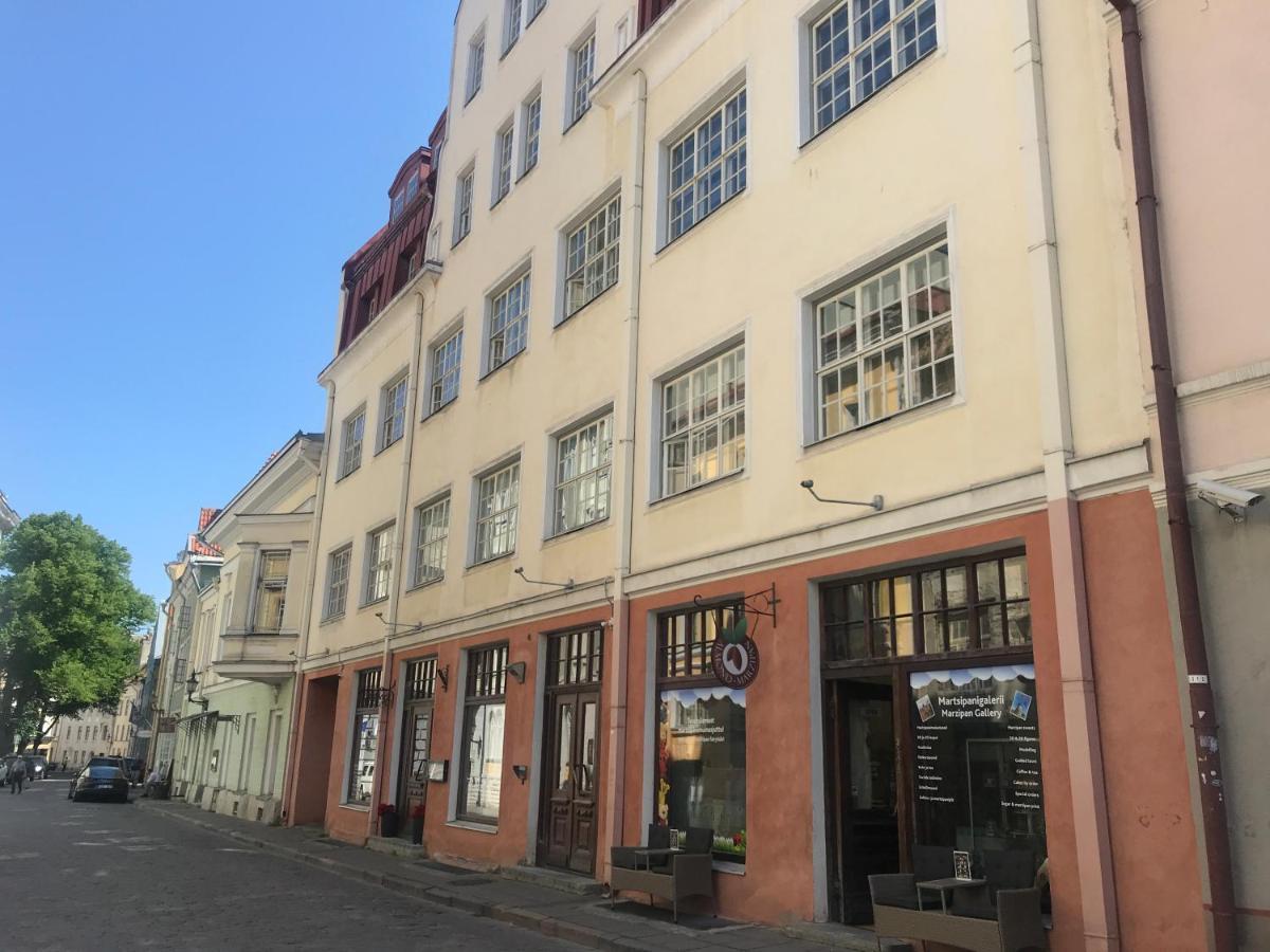 Cozy Oldtown Studio With Magnific City View Tallinn Exterior photo